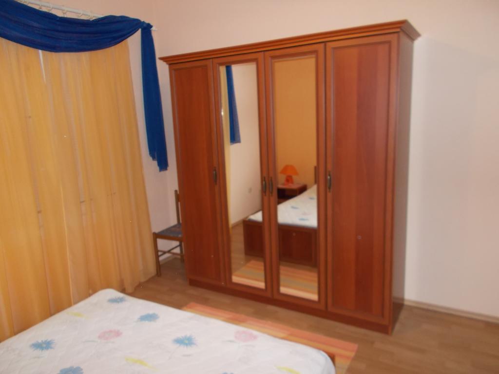 Apartments Makaus Kampor Kamer foto