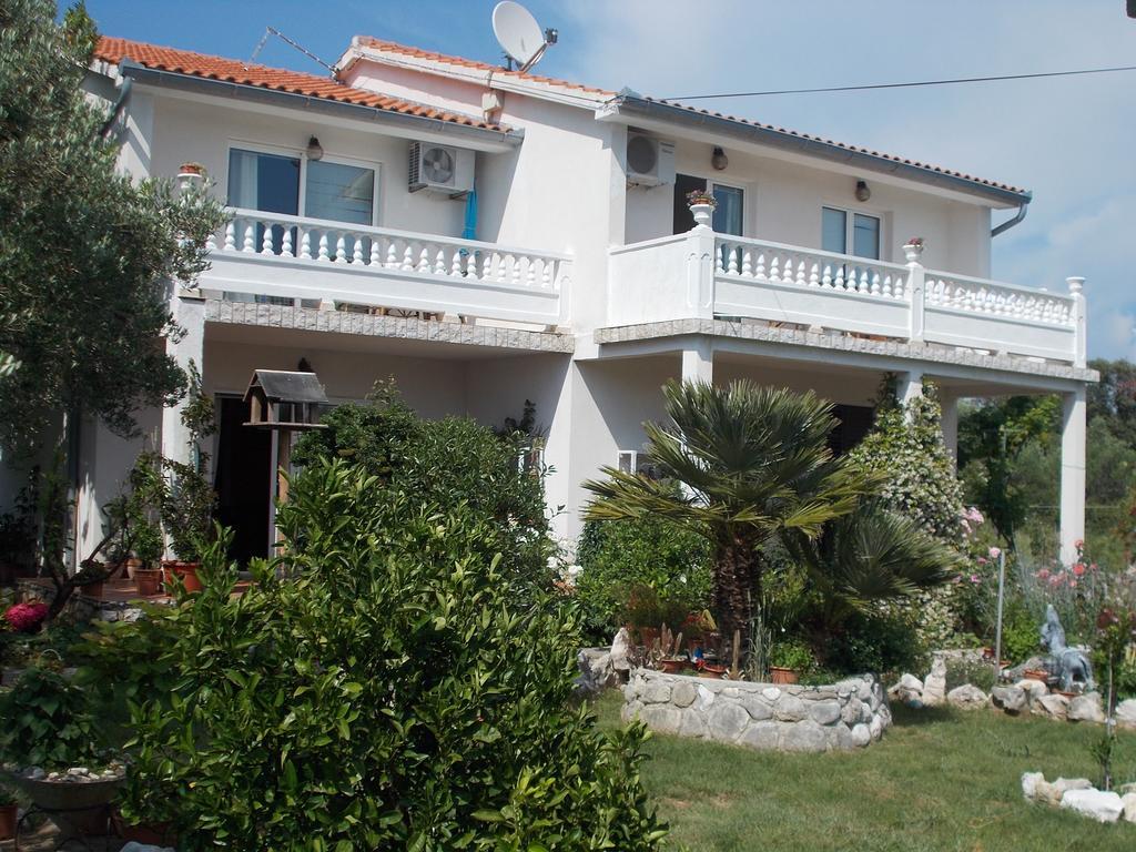 Apartments Makaus Kampor Buitenkant foto